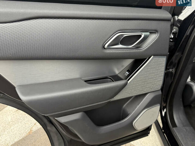 Черный Ленд Ровер Рендж Ровер Велар, объемом двигателя 3 л и пробегом 81 тыс. км за 45800 $, фото 22 на Automoto.ua