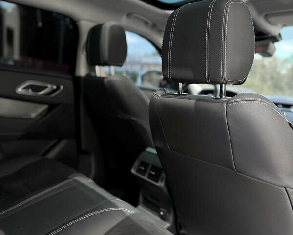 Чорний Ленд Ровер Рендж Ровер Велар, об'ємом двигуна 2 л та пробігом 82 тис. км за 35400 $, фото 18 на Automoto.ua