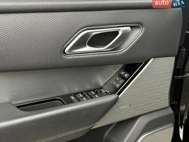 Черный Ленд Ровер Рендж Ровер Велар, объемом двигателя 3 л и пробегом 81 тыс. км за 45800 $, фото 16 на Automoto.ua