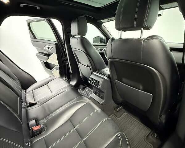 Чорний Ленд Ровер Рендж Ровер Велар, об'ємом двигуна 2 л та пробігом 93 тис. км за 39700 $, фото 34 на Automoto.ua