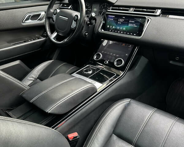 Черный Ленд Ровер Рендж Ровер Велар, объемом двигателя 2 л и пробегом 191 тыс. км за 28800 $, фото 15 на Automoto.ua