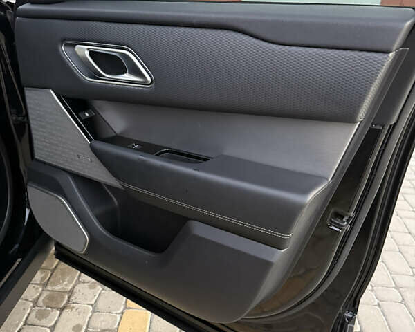 Черный Ленд Ровер Рендж Ровер Велар, объемом двигателя 3 л и пробегом 70 тыс. км за 45000 $, фото 27 на Automoto.ua