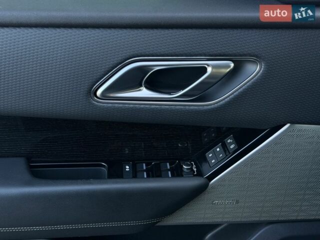 Черный Ленд Ровер Рендж Ровер Велар, объемом двигателя 2 л и пробегом 224 тыс. км за 29000 $, фото 15 на Automoto.ua