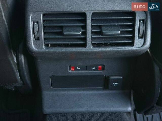 Черный Ленд Ровер Рендж Ровер Велар, объемом двигателя 2 л и пробегом 224 тыс. км за 29000 $, фото 16 на Automoto.ua