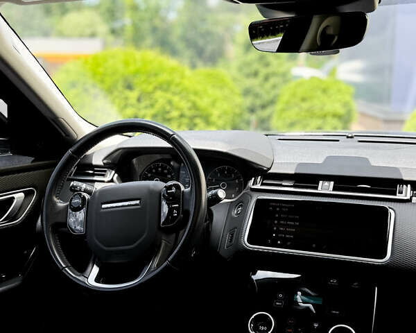 Чорний Ленд Ровер Рендж Ровер Велар, об'ємом двигуна 2 л та пробігом 82 тис. км за 35400 $, фото 12 на Automoto.ua