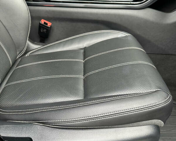 Черный Ленд Ровер Рендж Ровер Велар, объемом двигателя 2 л и пробегом 191 тыс. км за 28800 $, фото 18 на Automoto.ua