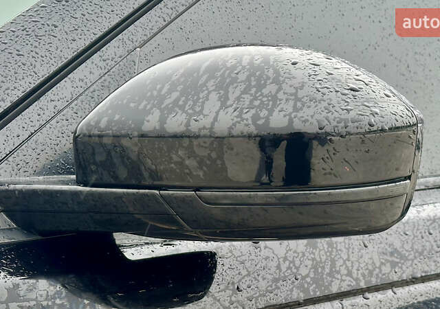 Черный Ленд Ровер Рендж Ровер Велар, объемом двигателя 2 л и пробегом 112 тыс. км за 34999 $, фото 19 на Automoto.ua