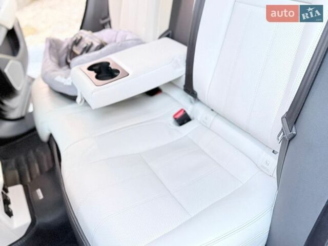 Черный Ленд Ровер Рендж Ровер Велар, объемом двигателя 2 л и пробегом 92 тыс. км за 36500 $, фото 20 на Automoto.ua