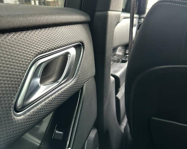 Черный Ленд Ровер Рендж Ровер Велар, объемом двигателя 2 л и пробегом 191 тыс. км за 28800 $, фото 21 на Automoto.ua