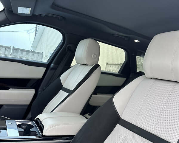 Черный Ленд Ровер Рендж Ровер Велар, объемом двигателя 2 л и пробегом 87 тыс. км за 38500 $, фото 17 на Automoto.ua