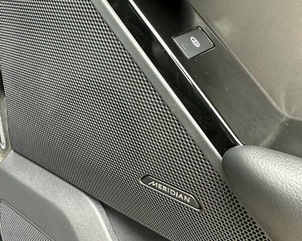 Черный Ленд Ровер Рендж Ровер Велар, объемом двигателя 2 л и пробегом 191 тыс. км за 28800 $, фото 20 на Automoto.ua