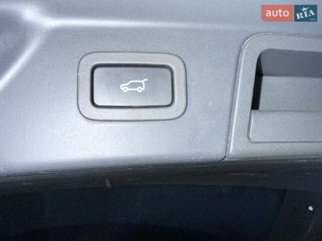 Черный Ленд Ровер Рендж Ровер Велар, объемом двигателя 2 л и пробегом 92 тыс. км за 36500 $, фото 15 на Automoto.ua