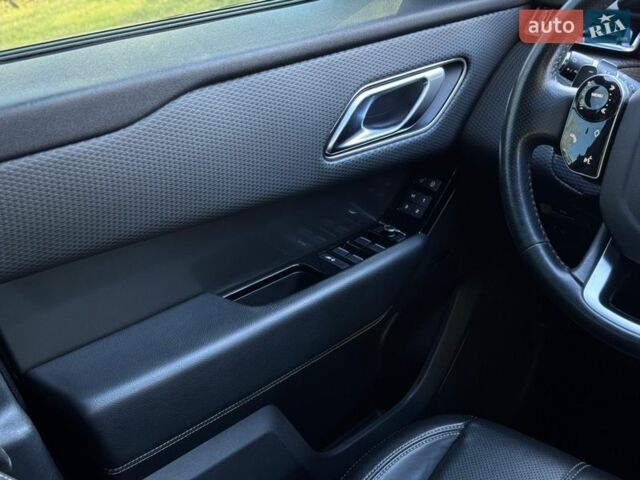 Черный Ленд Ровер Рендж Ровер Велар, объемом двигателя 2 л и пробегом 90 тыс. км за 35500 $, фото 26 на Automoto.ua