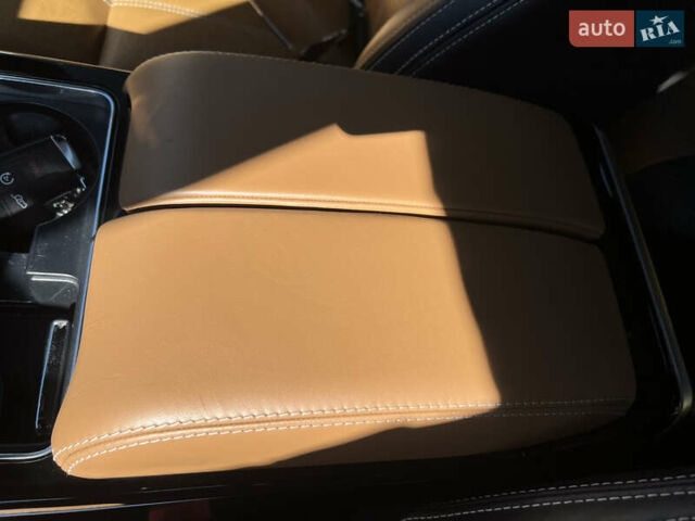 Чорний Ленд Ровер Рендж Ровер Велар, об'ємом двигуна 2 л та пробігом 62 тис. км за 39000 $, фото 12 на Automoto.ua