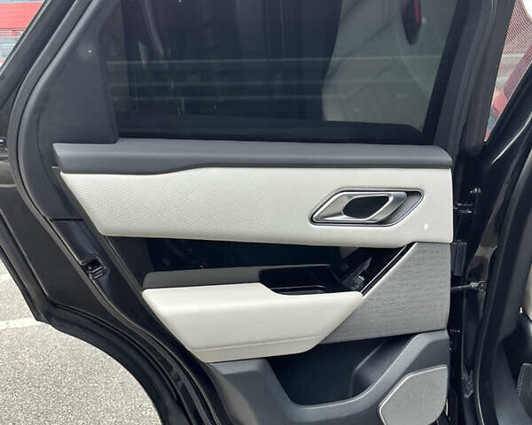 Чорний Ленд Ровер Рендж Ровер Велар, об'ємом двигуна 2 л та пробігом 91 тис. км за 39500 $, фото 8 на Automoto.ua