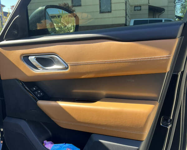 Чорний Ленд Ровер Рендж Ровер Велар, об'ємом двигуна 2 л та пробігом 62 тис. км за 39800 $, фото 21 на Automoto.ua