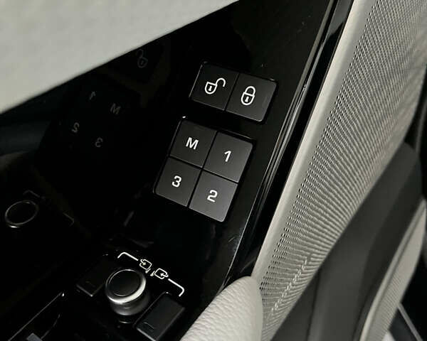 Чорний Ленд Ровер Рендж Ровер Велар, об'ємом двигуна 2 л та пробігом 91 тис. км за 39500 $, фото 14 на Automoto.ua