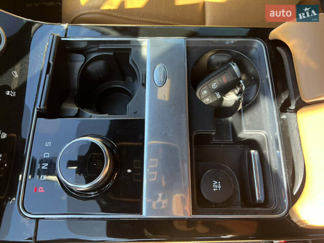 Чорний Ленд Ровер Рендж Ровер Велар, об'ємом двигуна 2 л та пробігом 62 тис. км за 39800 $, фото 14 на Automoto.ua