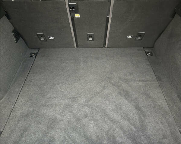 Черный Ленд Ровер Рендж Ровер Велар, объемом двигателя 3 л и пробегом 70 тыс. км за 45000 $, фото 24 на Automoto.ua