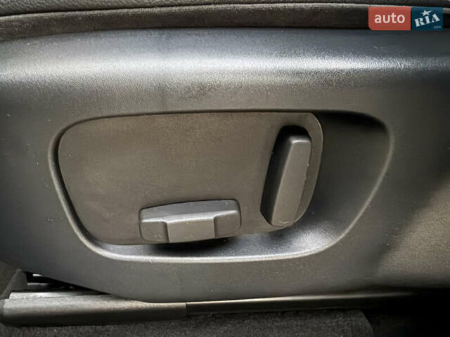 Черный Ленд Ровер Рендж Ровер Велар, объемом двигателя 3 л и пробегом 70 тыс. км за 45000 $, фото 16 на Automoto.ua