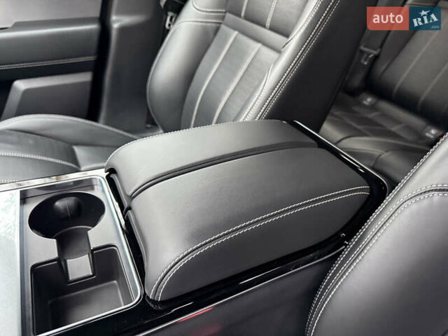 Черный Ленд Ровер Рендж Ровер Велар, объемом двигателя 2.99 л и пробегом 129 тыс. км за 44900 $, фото 93 на Automoto.ua