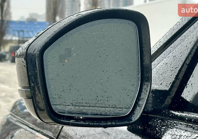 Черный Ленд Ровер Рендж Ровер Велар, объемом двигателя 2 л и пробегом 112 тыс. км за 34999 $, фото 20 на Automoto.ua