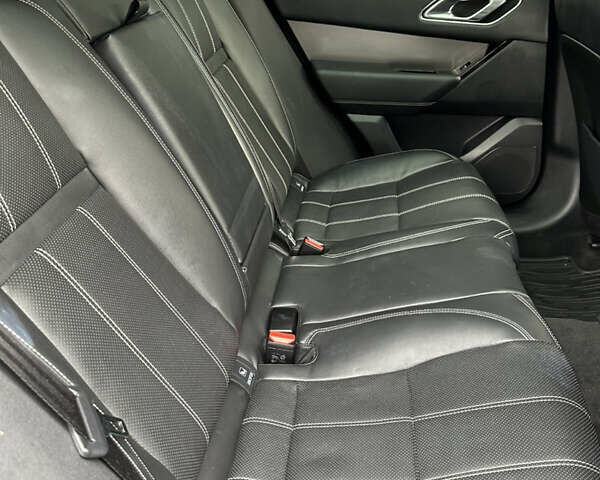 Черный Ленд Ровер Рендж Ровер Велар, объемом двигателя 2 л и пробегом 191 тыс. км за 28800 $, фото 16 на Automoto.ua