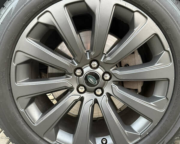 Черный Ленд Ровер Рендж Ровер Велар, объемом двигателя 3 л и пробегом 70 тыс. км за 45000 $, фото 9 на Automoto.ua