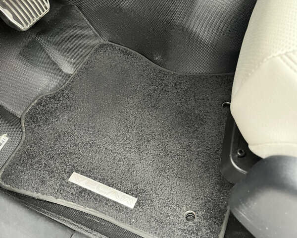 Чорний Ленд Ровер Рендж Ровер Велар, об'ємом двигуна 2 л та пробігом 91 тис. км за 39500 $, фото 28 на Automoto.ua