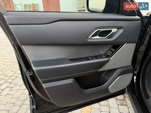 Черный Ленд Ровер Рендж Ровер Велар, объемом двигателя 3 л и пробегом 70 тыс. км за 45000 $, фото 17 на Automoto.ua