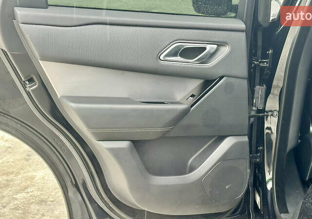 Черный Ленд Ровер Рендж Ровер Велар, объемом двигателя 2 л и пробегом 112 тыс. км за 34999 $, фото 31 на Automoto.ua