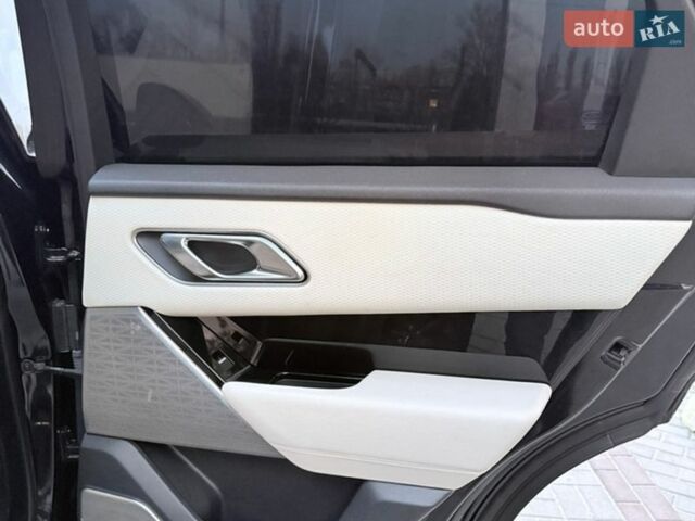 Черный Ленд Ровер Рендж Ровер Велар, объемом двигателя 2 л и пробегом 92 тыс. км за 36500 $, фото 18 на Automoto.ua