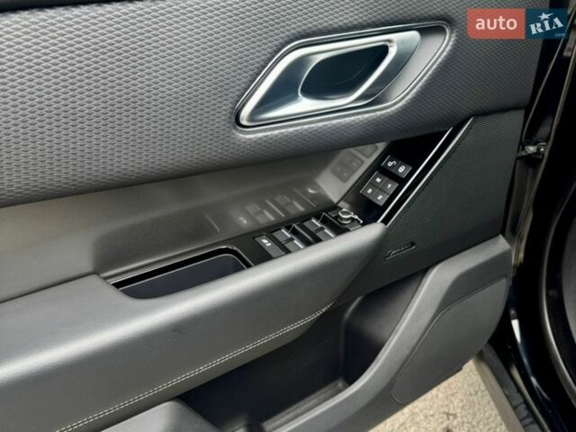 Черный Ленд Ровер Рендж Ровер Велар, объемом двигателя 3 л и пробегом 110 тыс. км за 36000 $, фото 8 на Automoto.ua
