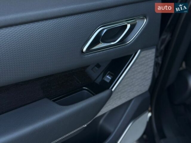 Черный Ленд Ровер Рендж Ровер Велар, объемом двигателя 2 л и пробегом 224 тыс. км за 29000 $, фото 14 на Automoto.ua