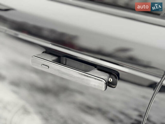 Чорний Ленд Ровер Рендж Ровер Велар, об'ємом двигуна 2 л та пробігом 162 тис. км за 31600 $, фото 3 на Automoto.ua