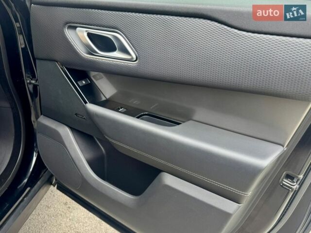 Черный Ленд Ровер Рендж Ровер Велар, объемом двигателя 3 л и пробегом 110 тыс. км за 36000 $, фото 12 на Automoto.ua