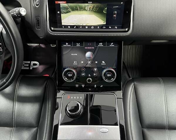 Чорний Ленд Ровер Рендж Ровер Велар, об'ємом двигуна 2 л та пробігом 93 тис. км за 39700 $, фото 25 на Automoto.ua