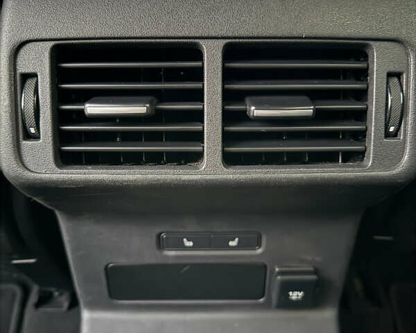 Черный Ленд Ровер Рендж Ровер Велар, объемом двигателя 3 л и пробегом 70 тыс. км за 45000 $, фото 22 на Automoto.ua