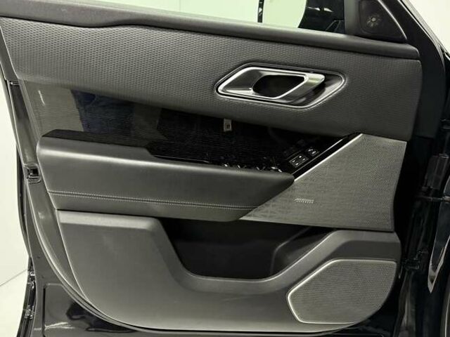 Чорний Ленд Ровер Рендж Ровер Велар, об'ємом двигуна 2 л та пробігом 93 тис. км за 39700 $, фото 29 на Automoto.ua