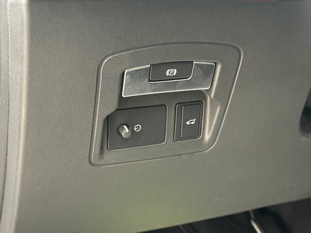 Черный Ленд Ровер Рендж Ровер Велар, объемом двигателя 3 л и пробегом 81 тыс. км за 45800 $, фото 19 на Automoto.ua