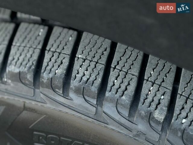 Черный Ленд Ровер Рендж Ровер Велар, объемом двигателя 2 л и пробегом 224 тыс. км за 29000 $, фото 8 на Automoto.ua