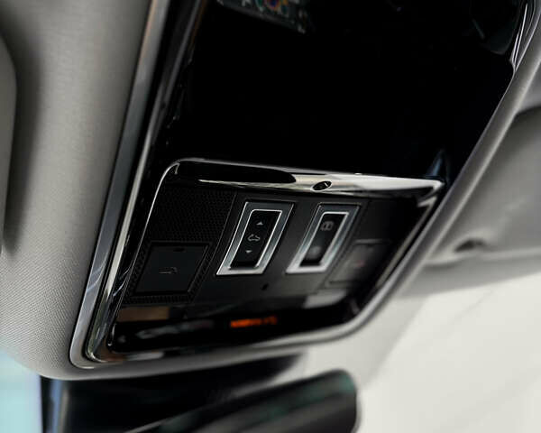 Чорний Ленд Ровер Рендж Ровер Велар, об'ємом двигуна 2 л та пробігом 82 тис. км за 35400 $, фото 17 на Automoto.ua