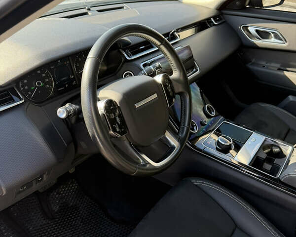 Черный Ленд Ровер Рендж Ровер Велар, объемом двигателя 2 л и пробегом 129 тыс. км за 34000 $, фото 3 на Automoto.ua