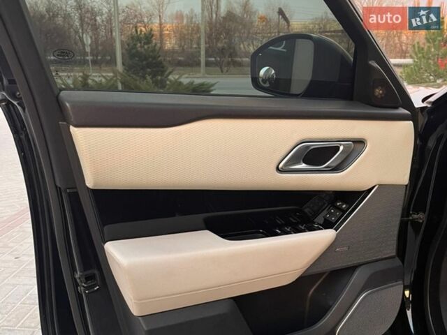 Черный Ленд Ровер Рендж Ровер Велар, объемом двигателя 2 л и пробегом 92 тыс. км за 36500 $, фото 21 на Automoto.ua