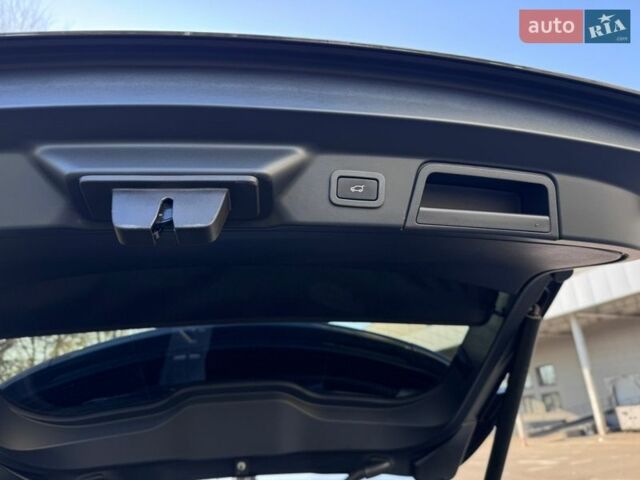 Черный Ленд Ровер Рендж Ровер Велар, объемом двигателя 2 л и пробегом 90 тыс. км за 35500 $, фото 34 на Automoto.ua