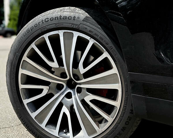 Чорний Ленд Ровер Рендж Ровер Велар, об'ємом двигуна 2 л та пробігом 82 тис. км за 35400 $, фото 2 на Automoto.ua