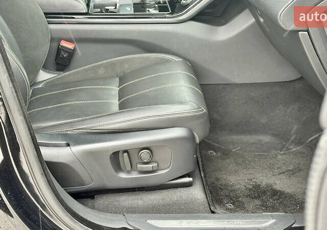 Черный Ленд Ровер Рендж Ровер Велар, объемом двигателя 2 л и пробегом 112 тыс. км за 34999 $, фото 39 на Automoto.ua