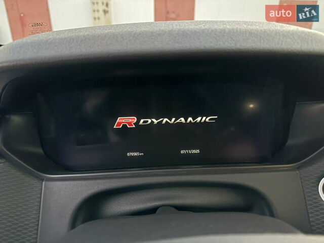 Черный Ленд Ровер Рендж Ровер Велар, объемом двигателя 3 л и пробегом 70 тыс. км за 45000 $, фото 13 на Automoto.ua