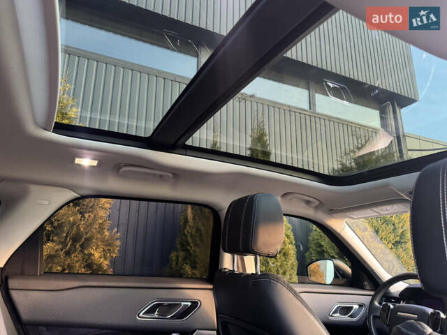 Черный Ленд Ровер Рендж Ровер Велар, объемом двигателя 2 л и пробегом 221 тыс. км за 29500 $, фото 18 на Automoto.ua