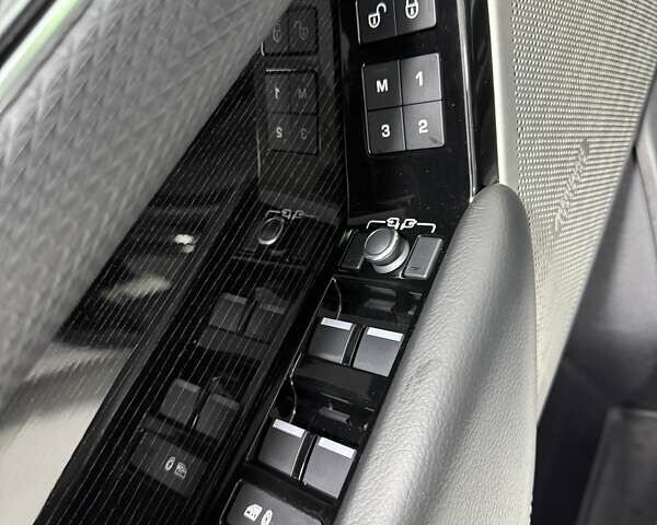 Чорний Ленд Ровер Рендж Ровер Велар, об'ємом двигуна 2 л та пробігом 93 тис. км за 39700 $, фото 31 на Automoto.ua